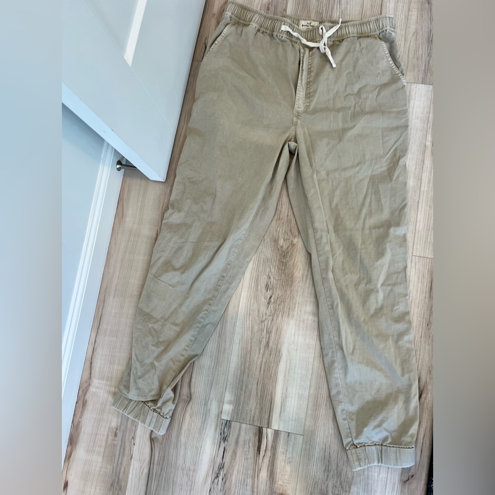 Marine Layer Beige men’s tie front chino pants size large great condition
